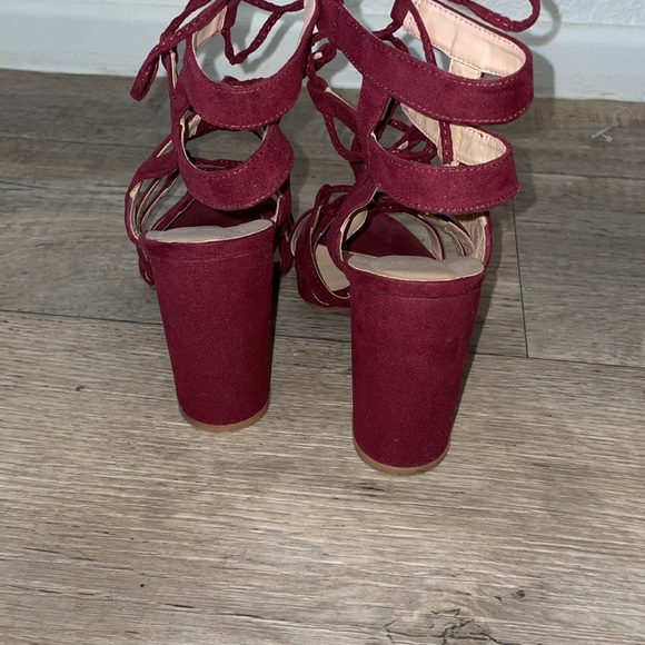 Women Size 7. Burgundy lace up heels. - Picture 4 of 4